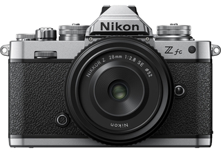 Цифровой фотоаппарат NIKON Z fc kit 28 f/ 2.8 SE Цифровой фотоаппарат NIKON Z fc kit 28 f/ 2.8 SE